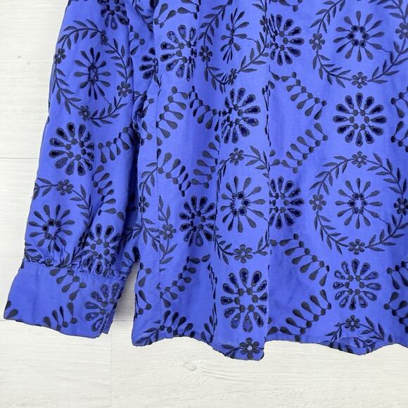 Ann Taylor Eyelet Top Blouse Size Medium Floral Blue Popover Long Sleeve Preppy - Picture 4 of 15